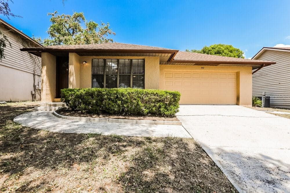 542 LAKE DOE BOULEVARD APOPKA, FL 32703