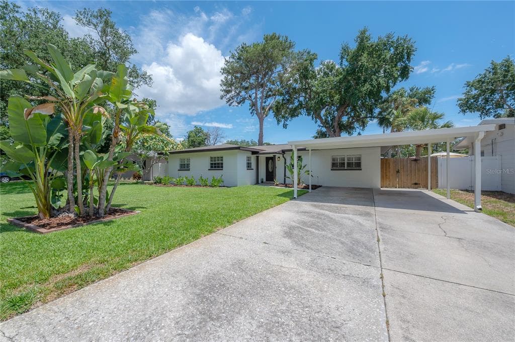 4716 W COACHMAN AVENUE TAMPA, FL 33611