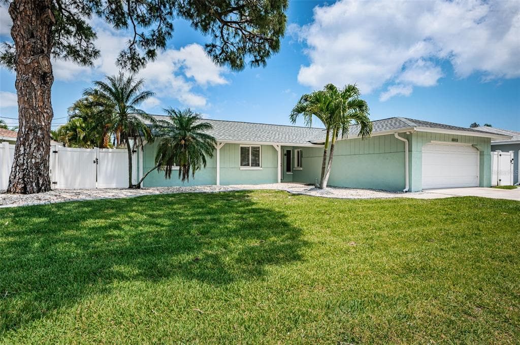 6033 VENETIAN BOULEVARD NE ST PETERSBURG, FL 33703