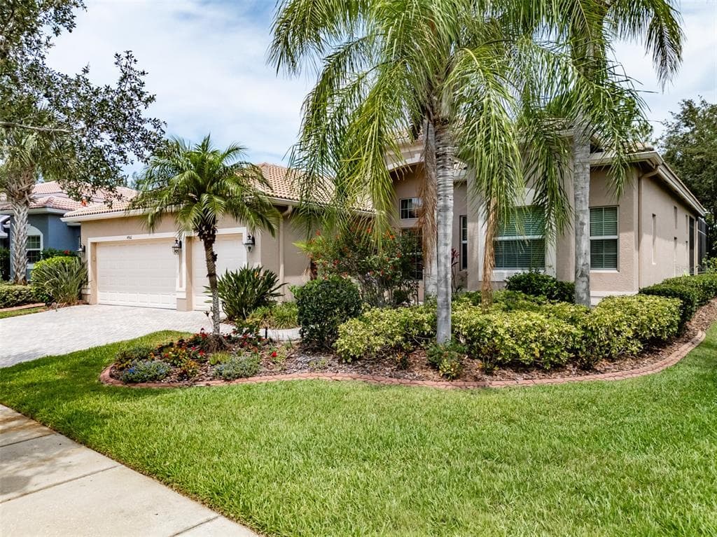4960 SAPPHIRE SOUND DRIVE WIMAUMA, FL 33598