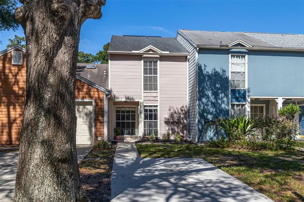 9470 FOREST HILLS CIRCLE TAMPA, FL 33612