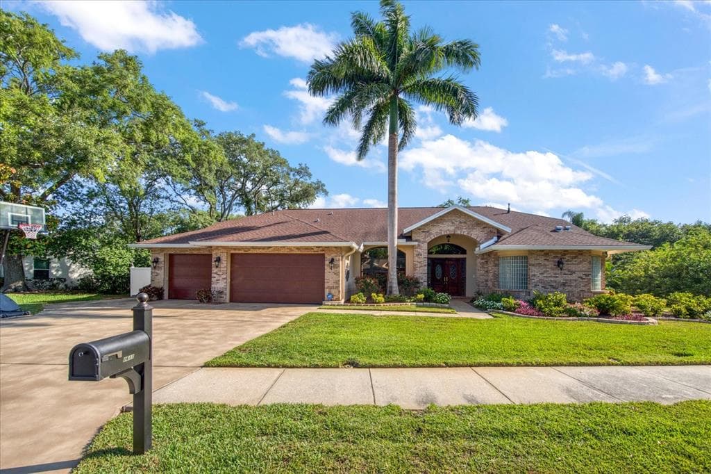 1611 HUNTINGTON LANE