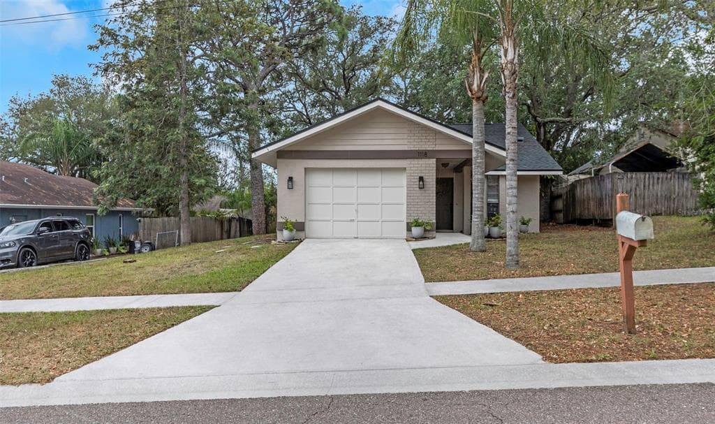 1118 E LEMON STREET TARPON SPRINGS, FL 34689