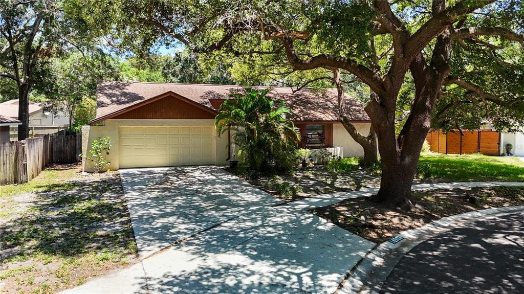 14903 FOXHOUND PLACE TAMPA, FL 33624