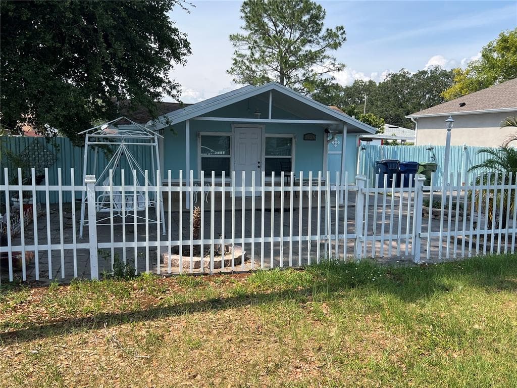 2125 W PARIS STREET TAMPA, FL 33604