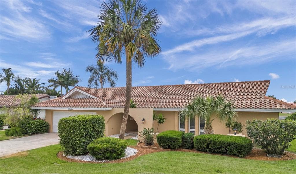 1967 KANSAS AVENUE NE ST PETERSBURG, FL 33703