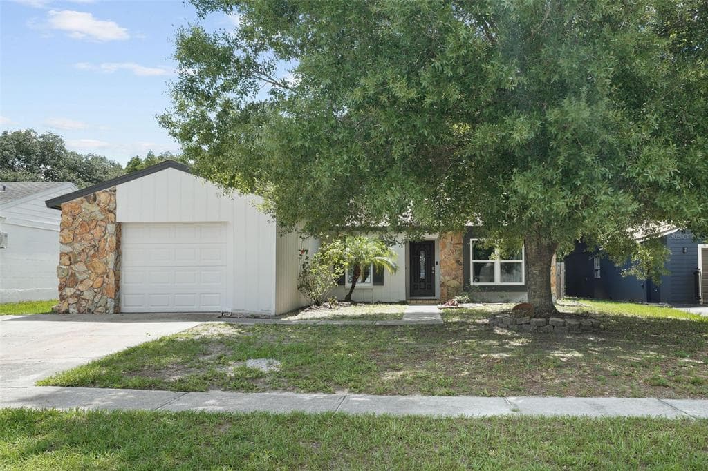 13905 FULLERTON DRIVE TAMPA, FL 33625