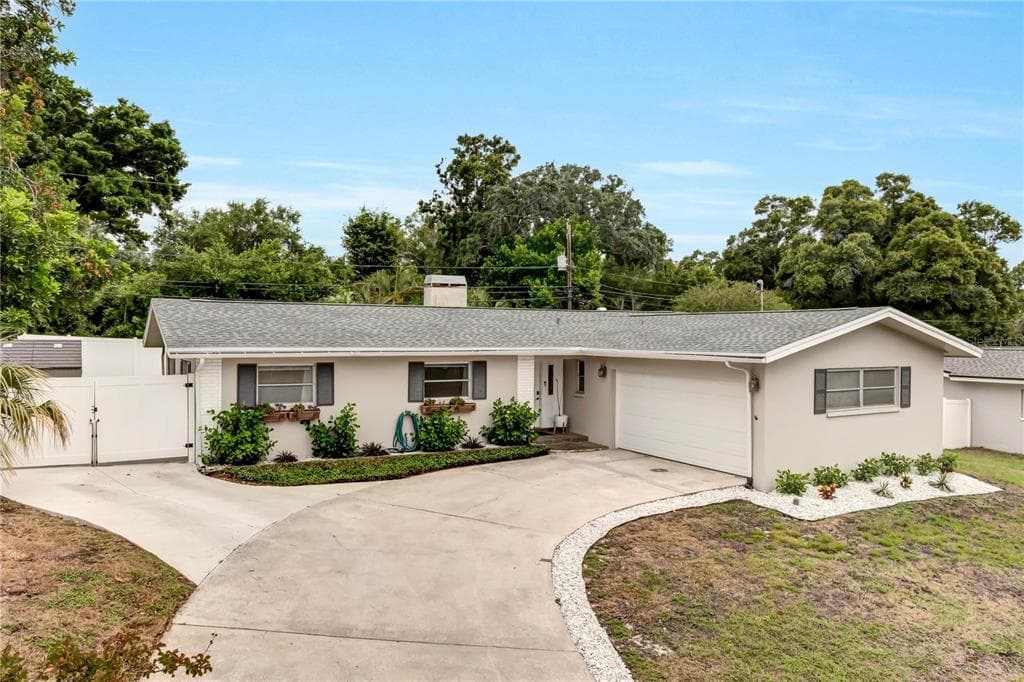2996 HICKORY DRIVE LARGO, FL 33770