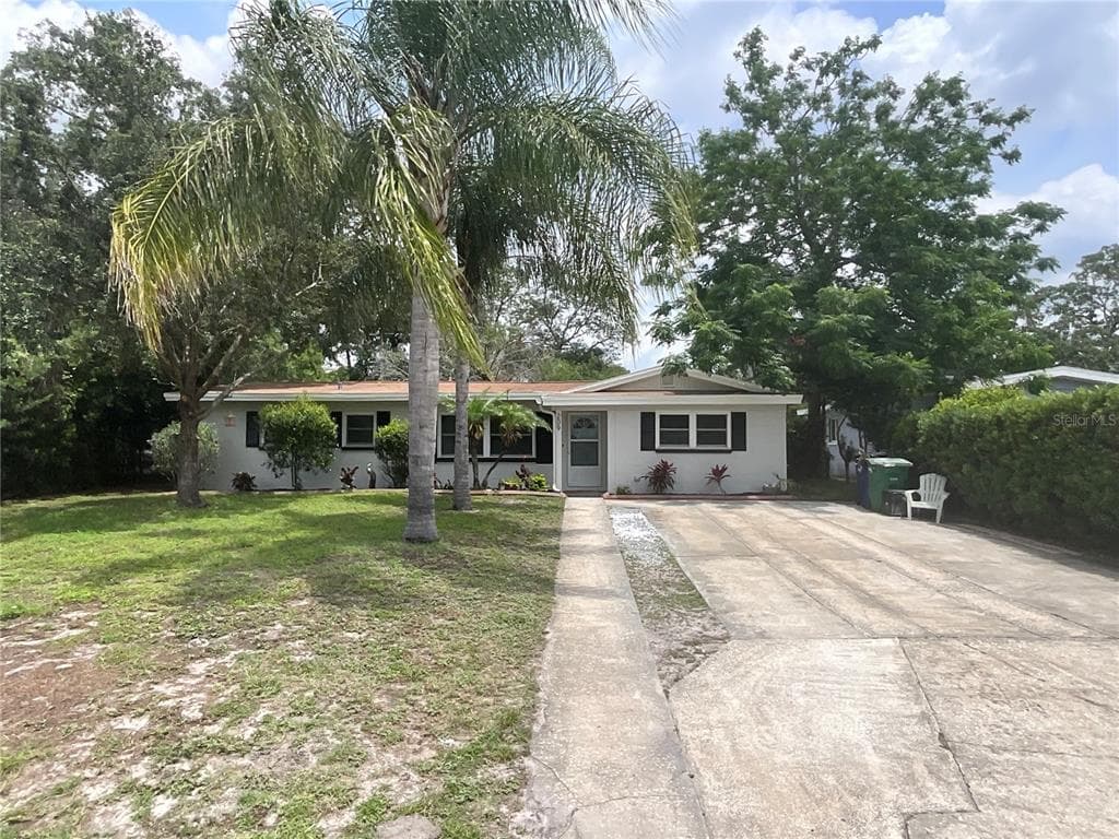 209 W 108TH AVENUE TAMPA, FL 33612