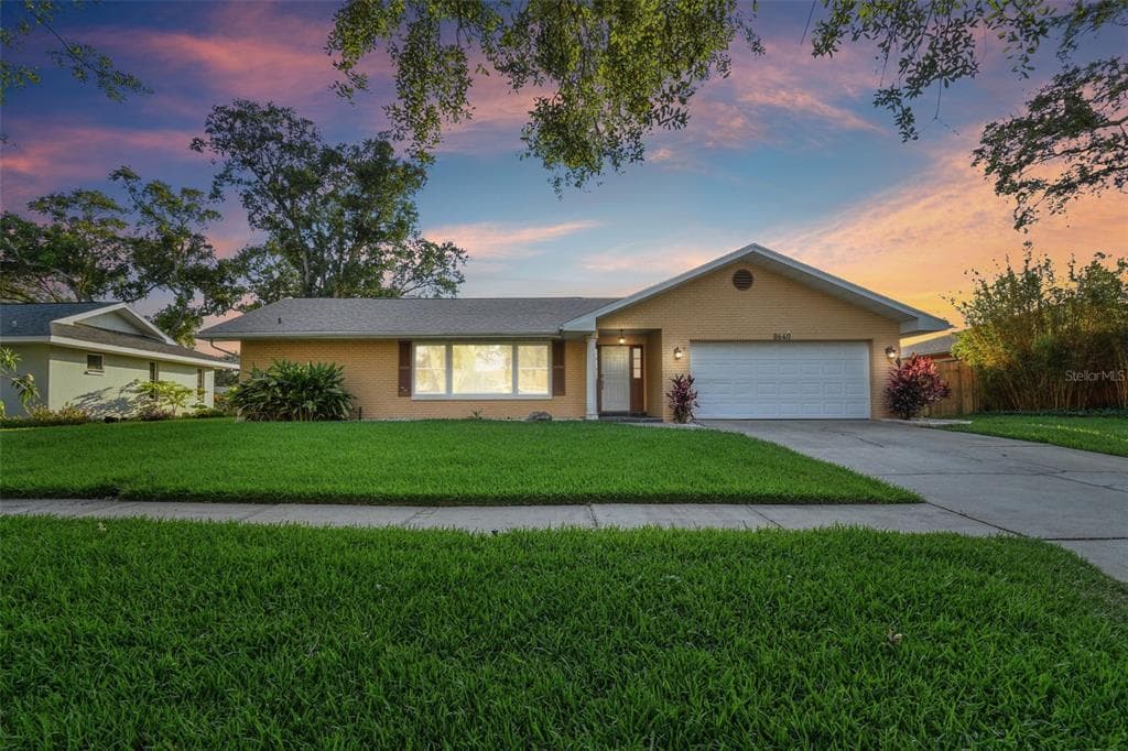8640 MACOMA DRIVE NE ST PETERSBURG, FL 33702