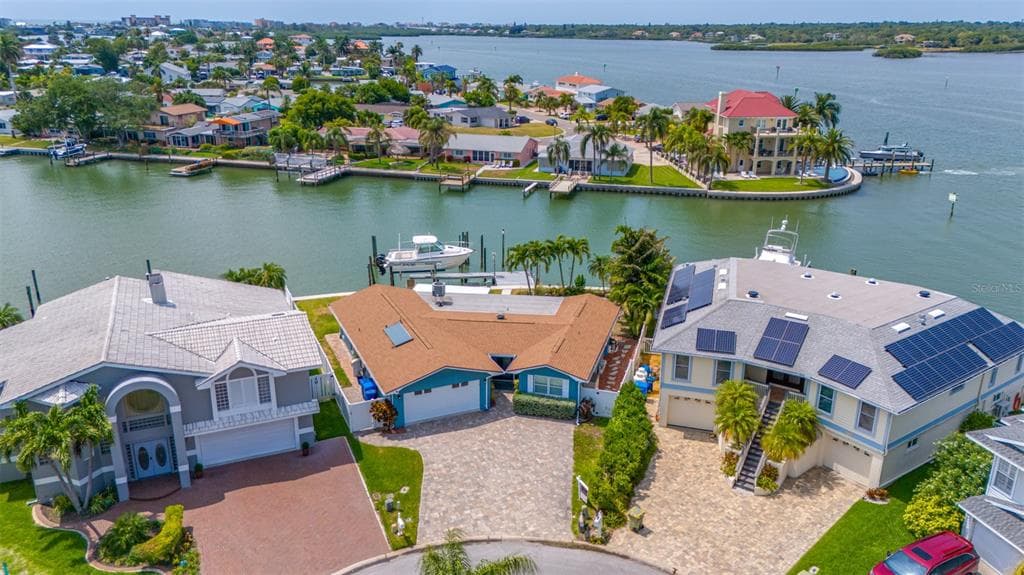17384 KENNEDY DRIVE NORTH REDINGTON BEACH, FL 33708
