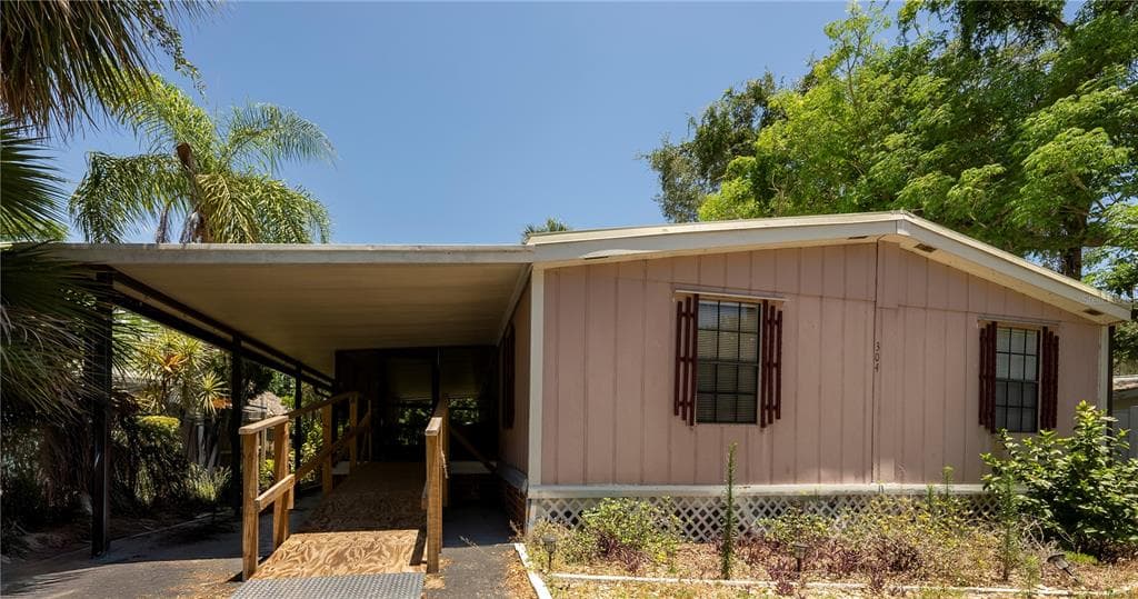 304 PINEWOOD AVENUE NOKOMIS, FL 34275