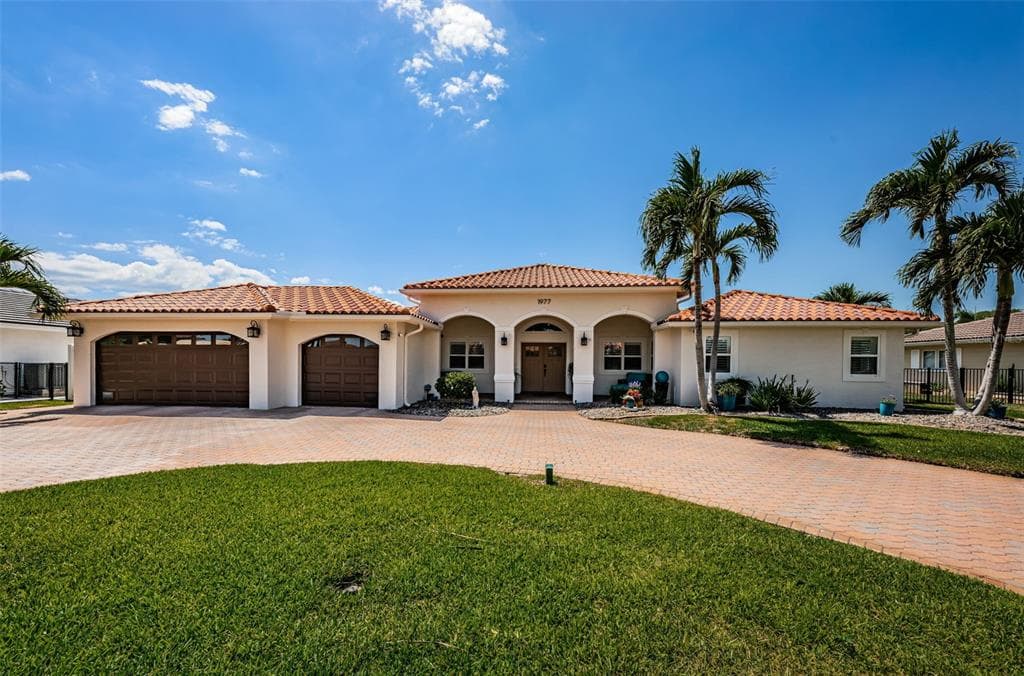 1977 ILLINOIS AVENUE NE ST PETERSBURG, FL 33703