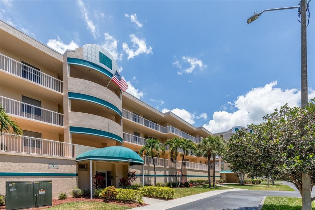 6205 SHORELINE DRIVE UNIT 1104 ST PETERSBURG, FL 33708