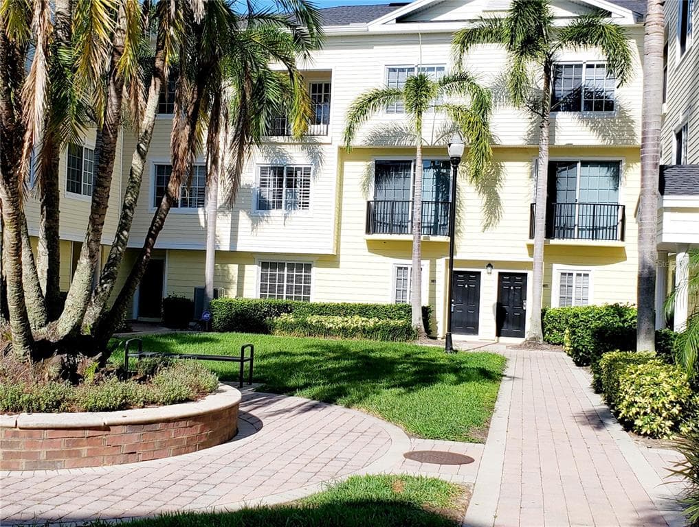 9875 MEADOW FIELD CIRCLE TAMPA, FL 33626