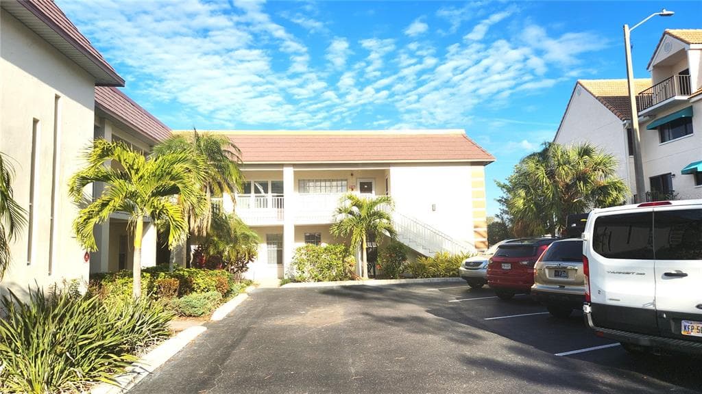 333 ISLAND WAY UNIT 205 CLEARWATER, FL 33767