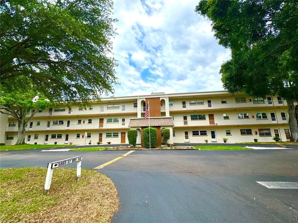 5880 38TH AVENUE N UNIT 103 ST PETERSBURG, FL 33710