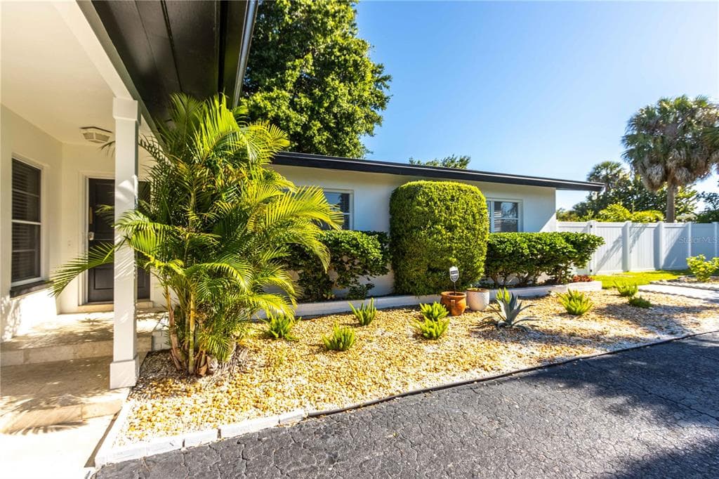 3997 MCKAY CREEK CIRCLE LARGO, FL 33770
