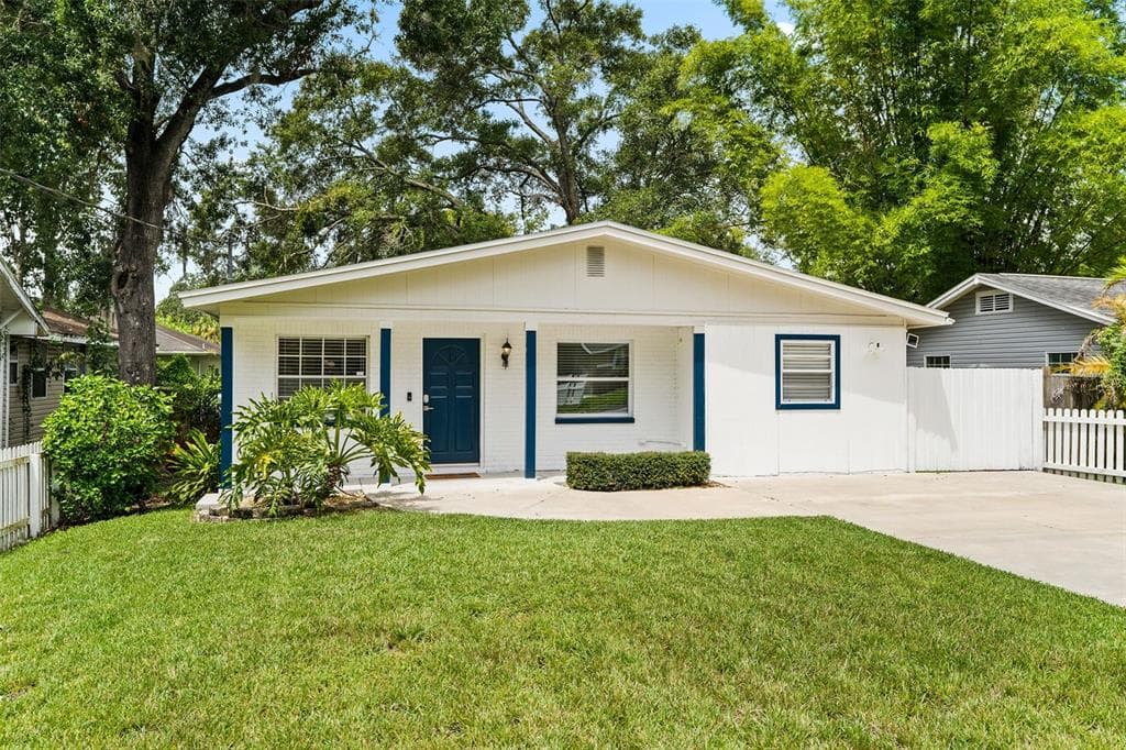6908 N LYNN AVENUE TAMPA, FL 33604