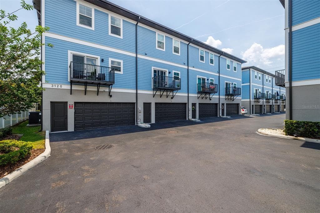 3120 W AZEELE STREET UNIT 1 TAMPA, FL 33609