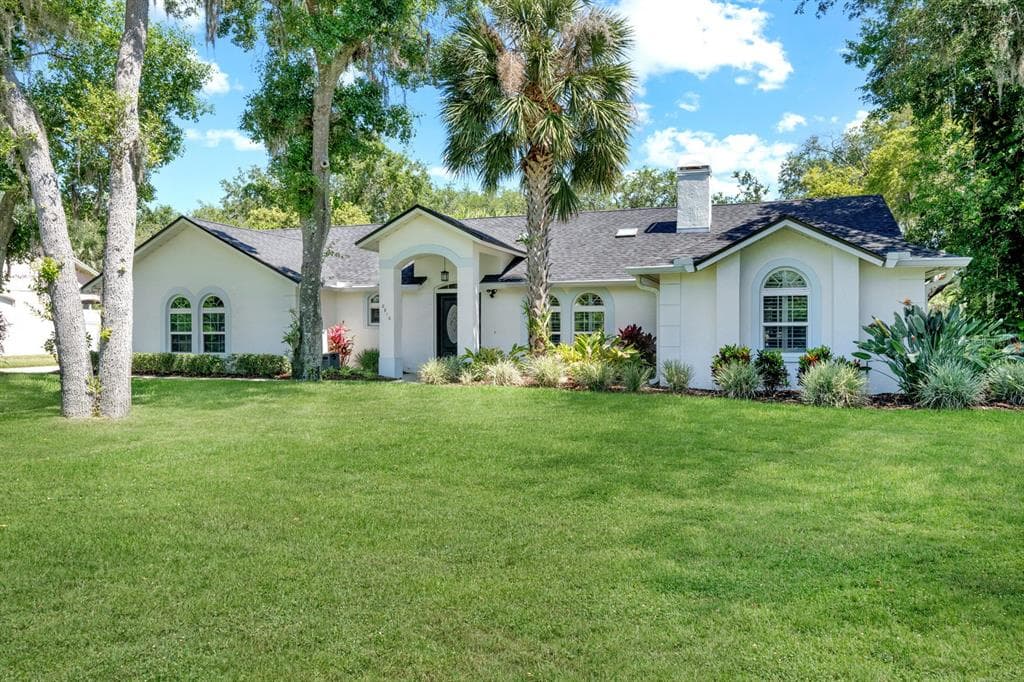 8810 CROSSWOOD COURT