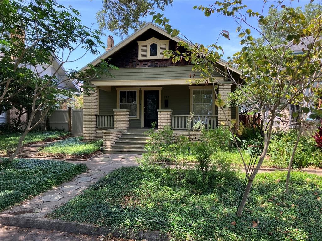 237 13TH AVENUE NE ST PETERSBURG, FL 33701