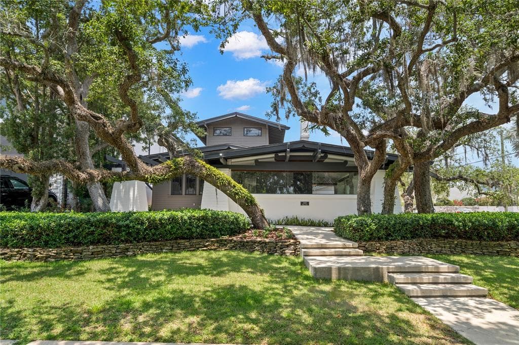 3001 W CHAPIN AVENUE TAMPA, FL 33611