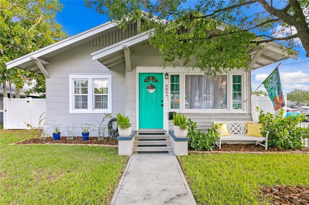905 28TH AVENUE N ST PETERSBURG, FL 33704