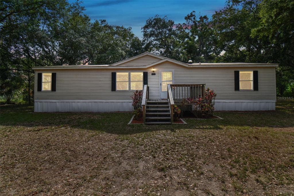 8221 CAREY ROAD LITHIA, FL 33547