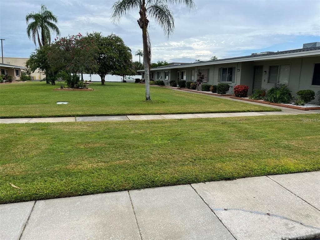 1301 WARWICK COURT SUN CITY CENTER, FL 33573