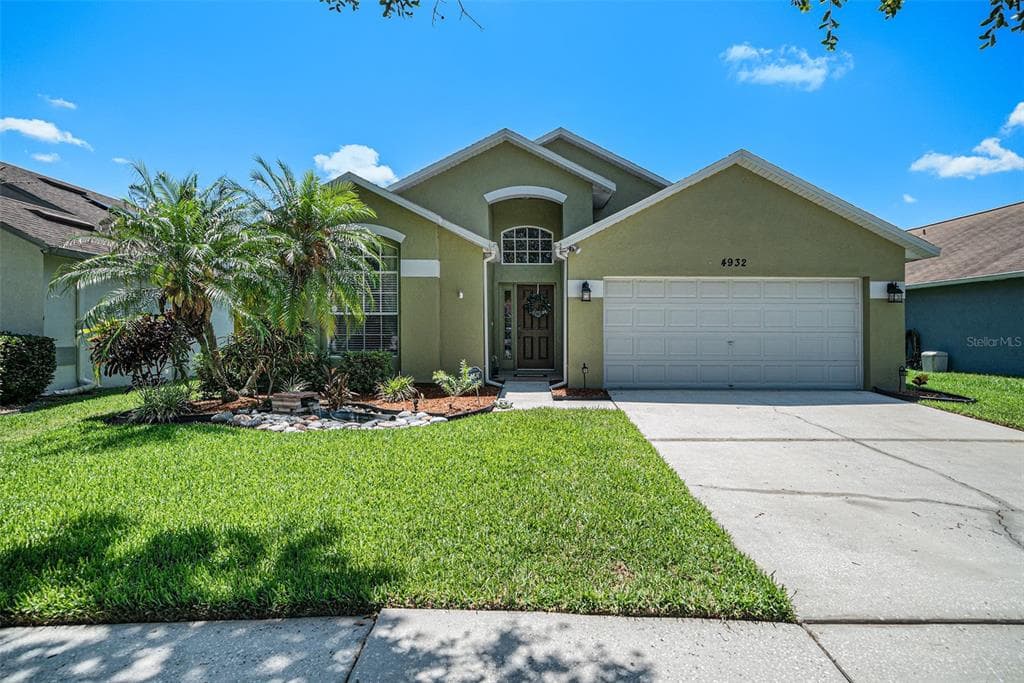 4932 HIDDEN HILLS LANE WESLEY CHAPEL, FL 33545