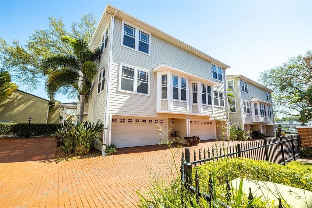 3315 W DE LEON STREET UNIT 8 TAMPA, FL 33609
