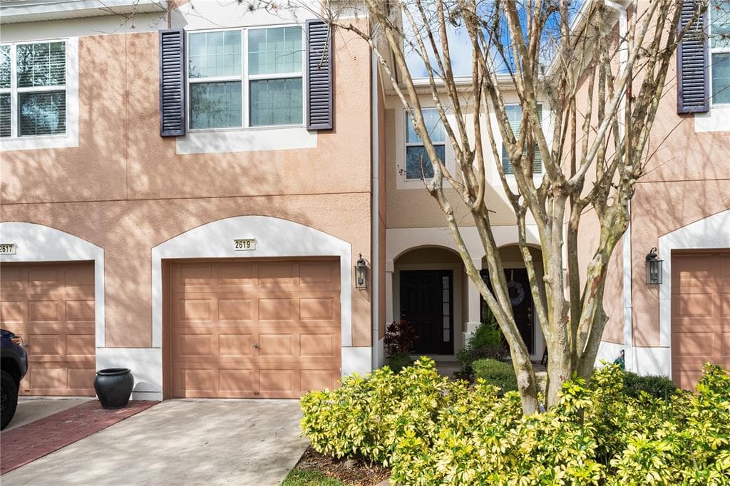 2619 REDFORD WAY