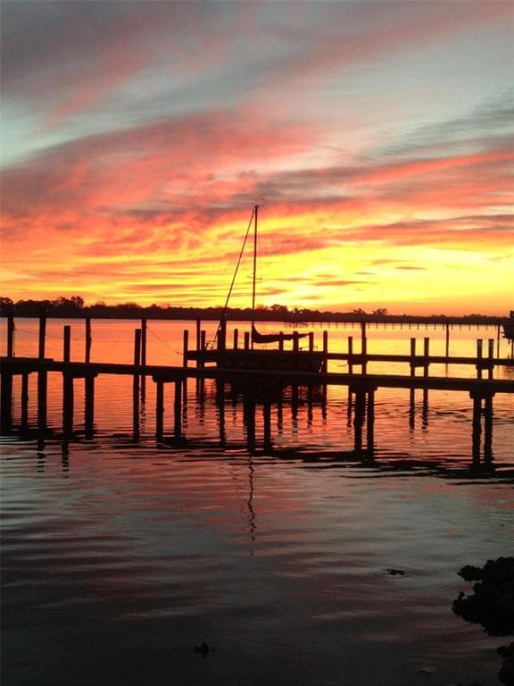 2512 RIVERSIDE DRIVE E BRADENTON, FL 34208