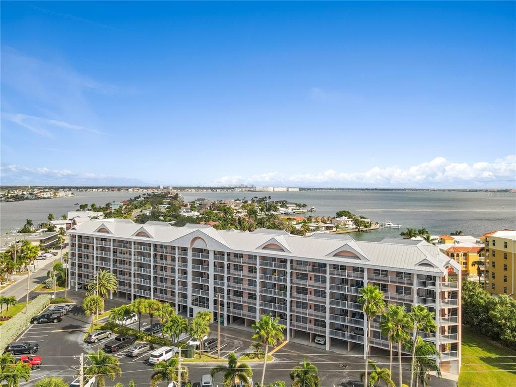 5445 GULF BOULEVARD UNIT PH4 ST PETE BEACH, FL 33706
