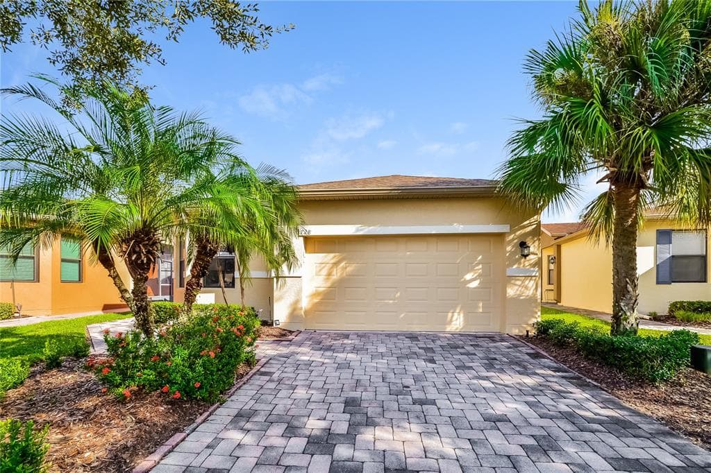 728 GRAND CANAL DRIVE POINCIANA, FL 34759