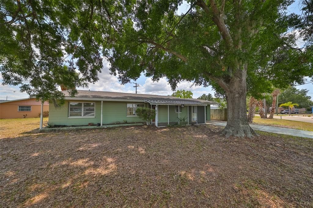 212 FRANCIS DRIVE APOLLO BEACH, FL 33572