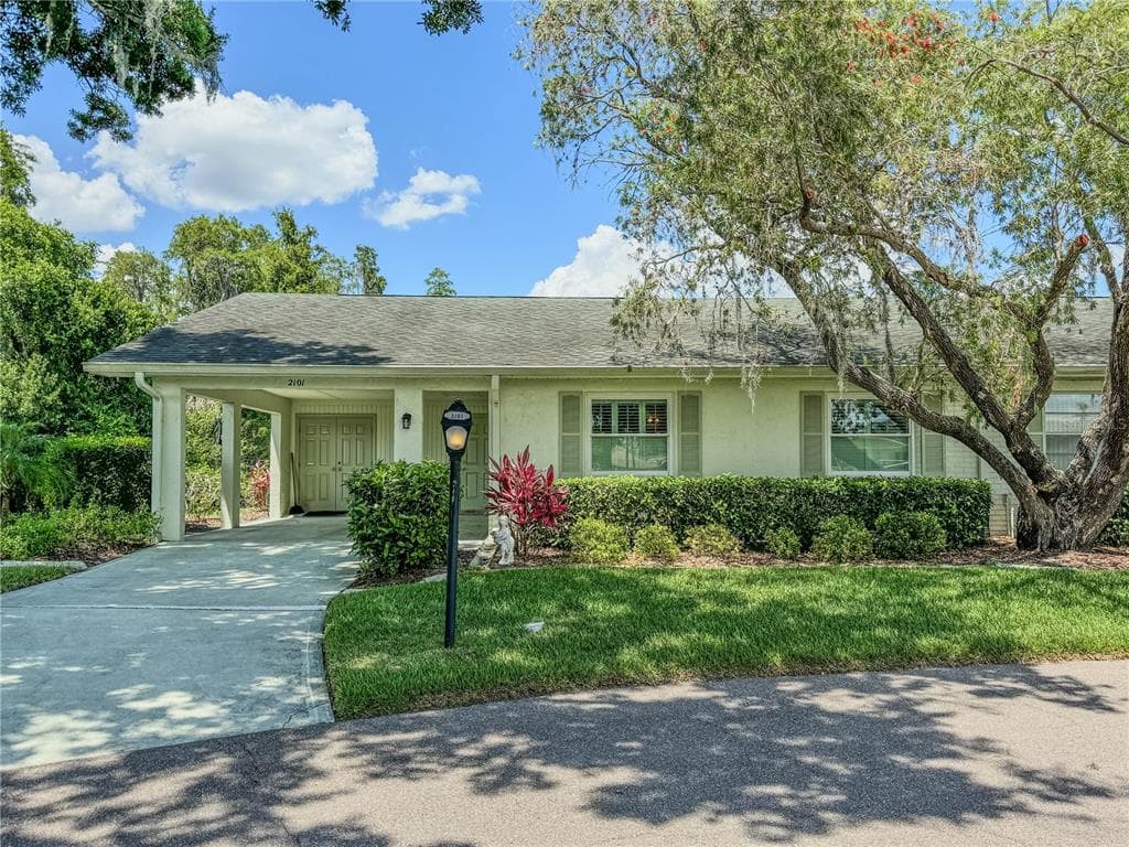 2101 HOLYHEAD WAY UNIT 22 SUN CITY CENTER, FL 33573