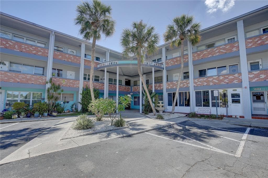 4300 58TH STREET N UNIT 1913 KENNETH CITY, FL 33709