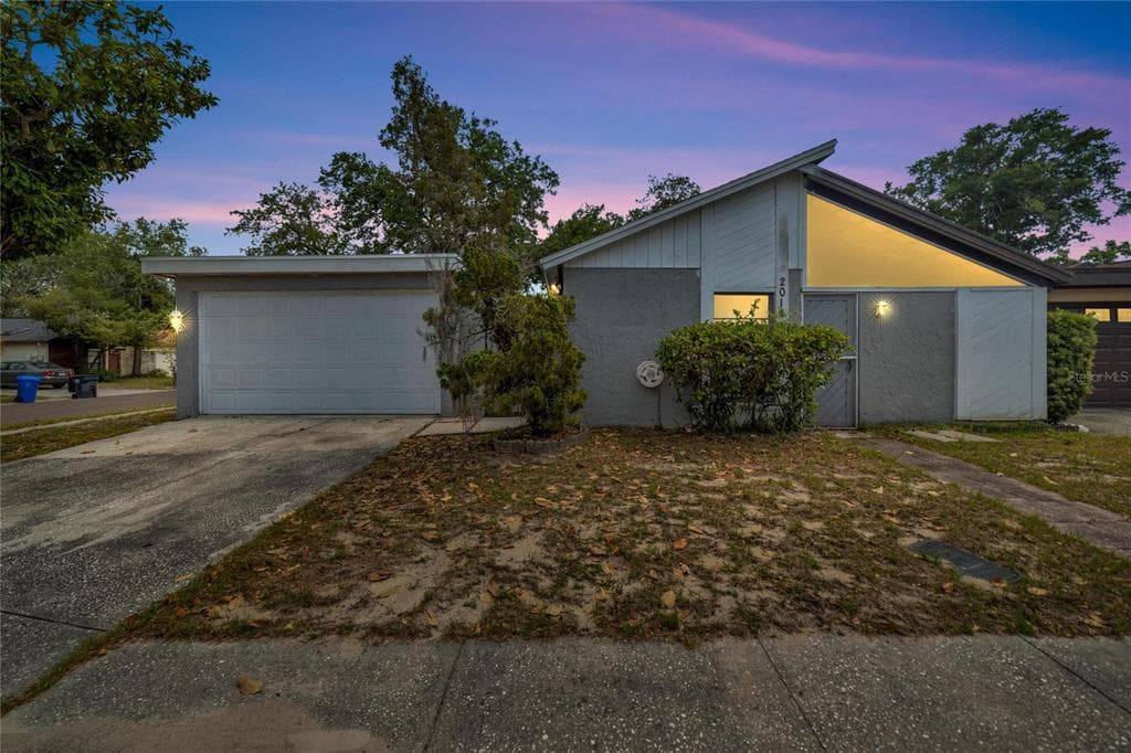 2014 GREGORY DRIVE TAMPA, FL 33613
