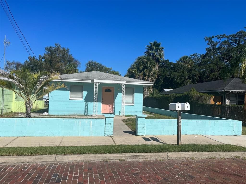 50 W BOYER STREET UNIT B TARPON SPRINGS, FL 34689