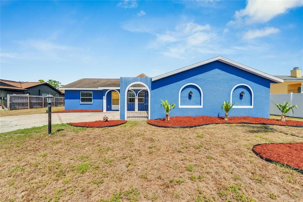 6525 MANILA PALM WAY APOLLO BEACH, FL 33572