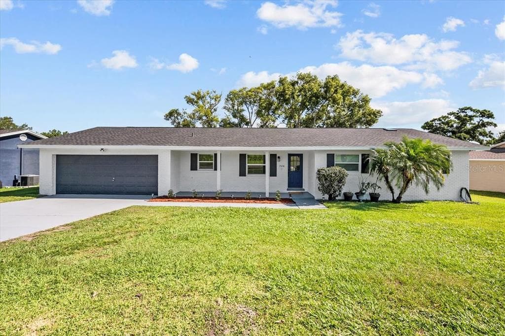 1528 HALLAM DRIVE LAKELAND, FL 33813