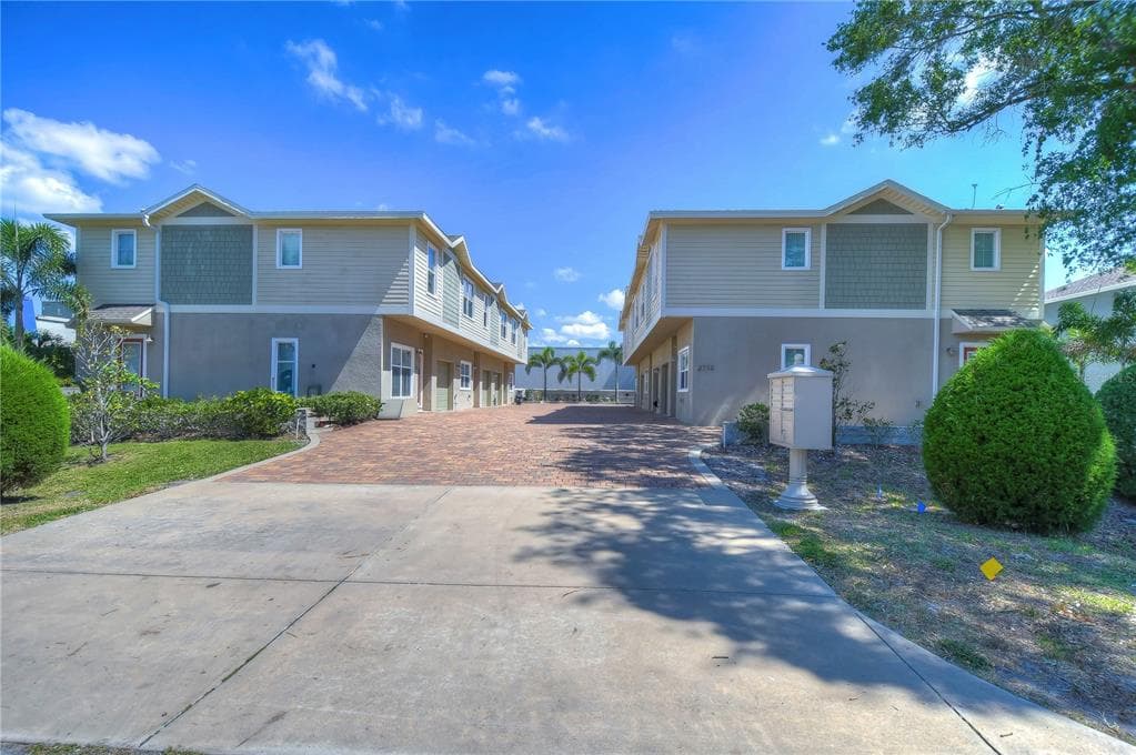 3715 W BAY AVENUE UNIT 5 TAMPA, FL 33611