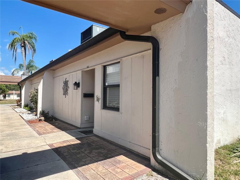 1516 MISSION HILLS BOULEVARD CLEARWATER, FL 33759