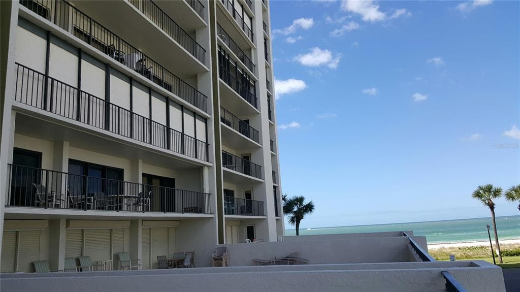 1480 GULF BOULEVARD UNIT 106 CLEARWATER BEACH, FL 33767