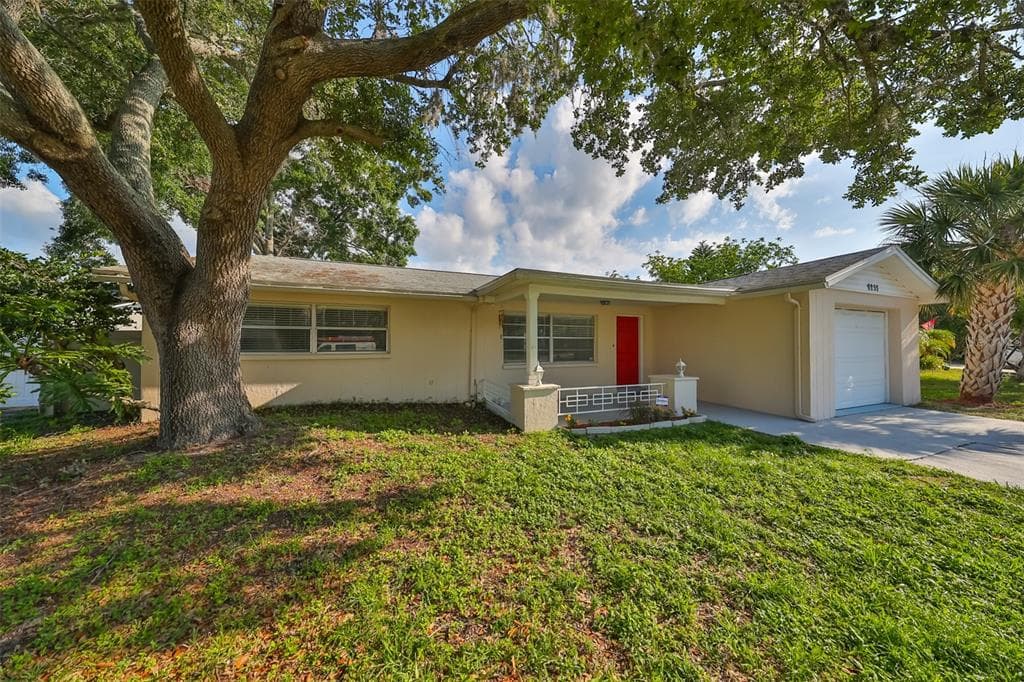 8233 FISHHAWK AVENUE NEW PORT RICHEY, FL 34653