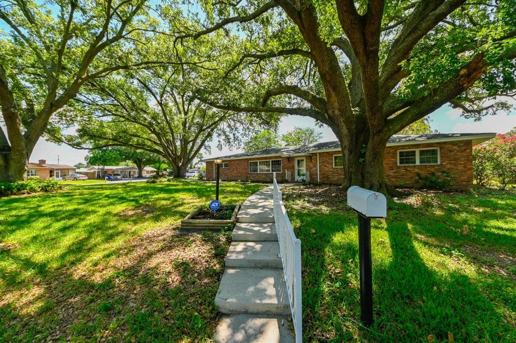 1726 ROANOKE AVENUE LAKELAND, FL 33803