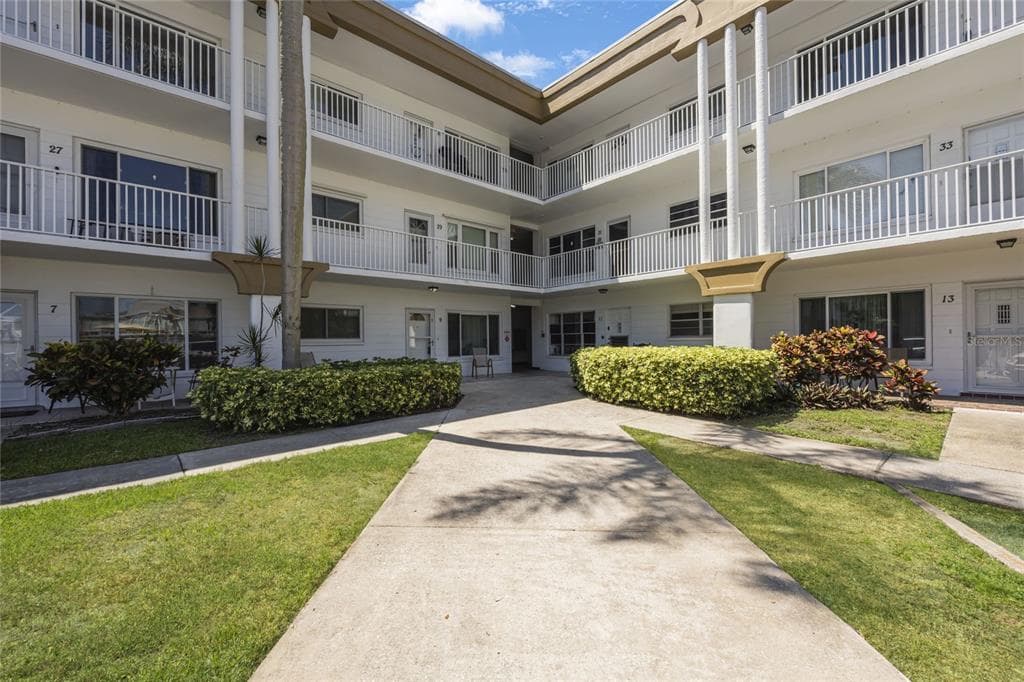 2431 CANADIAN WAY UNIT 53 CLEARWATER, FL 33763