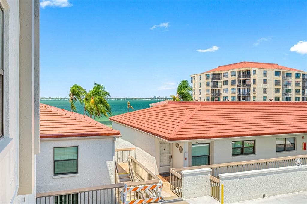 6211 SUN BOULEVARD UNIT 303